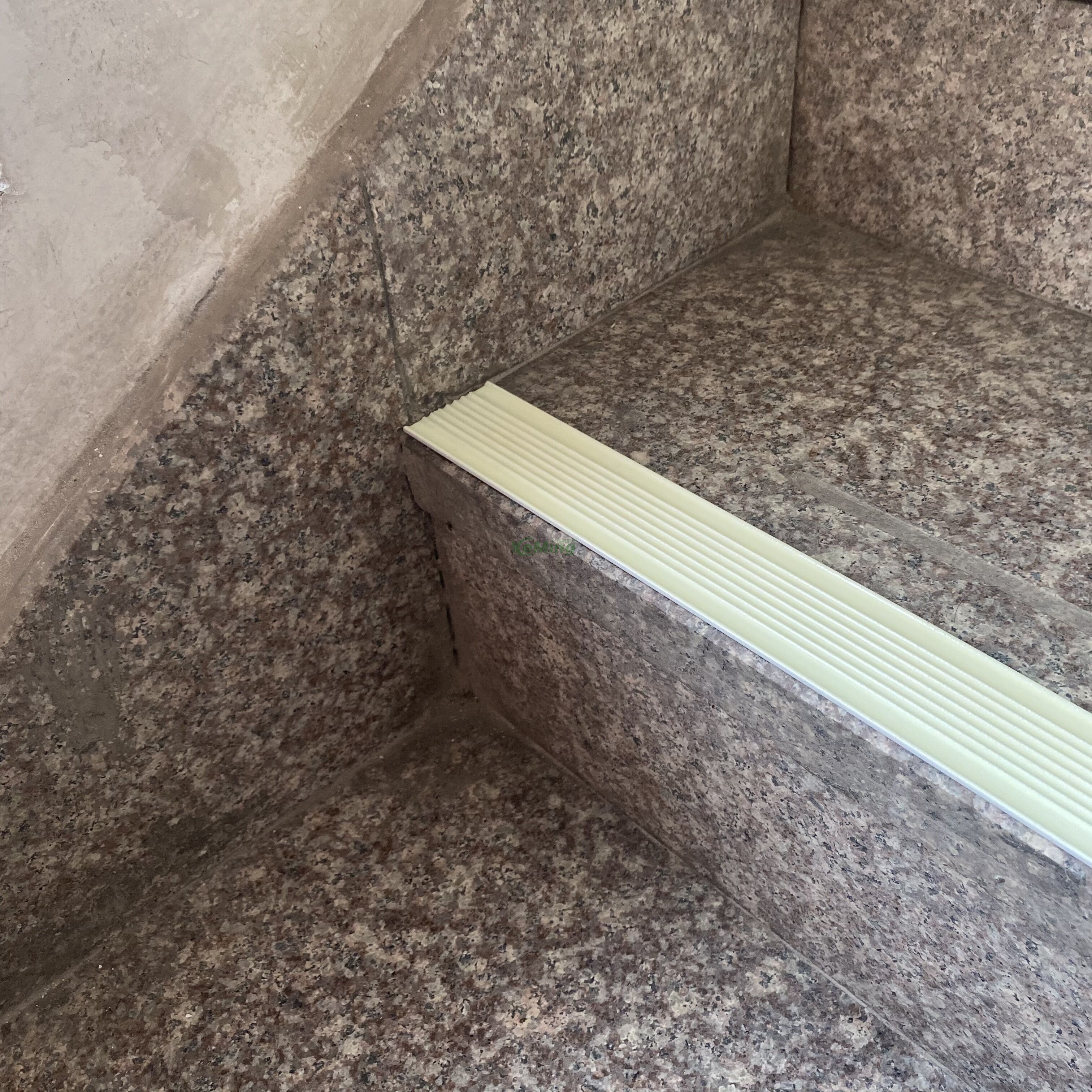 Glow in the Dark Safety Stair Tread Nosing Luminous Stair Nosing Aluminum