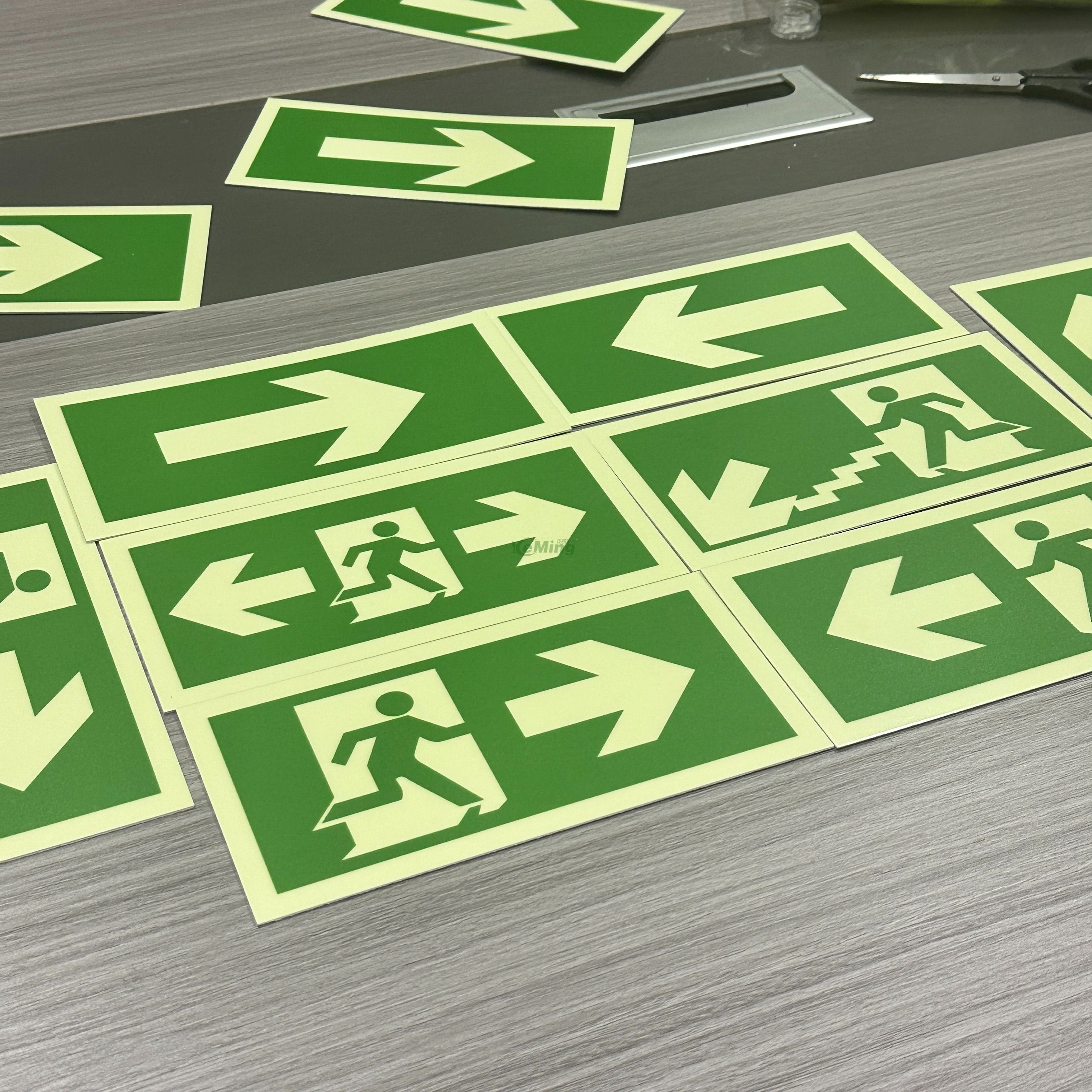 Customized Photoluminescent Signage Arrow Right Left Sign Luminescent Fire Emergency Sign
